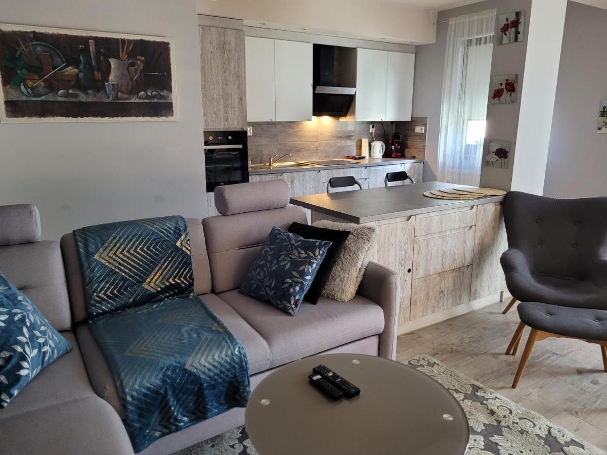 Apartament Lilla เยเลเนียกูรา ภายนอก รูปภาพ