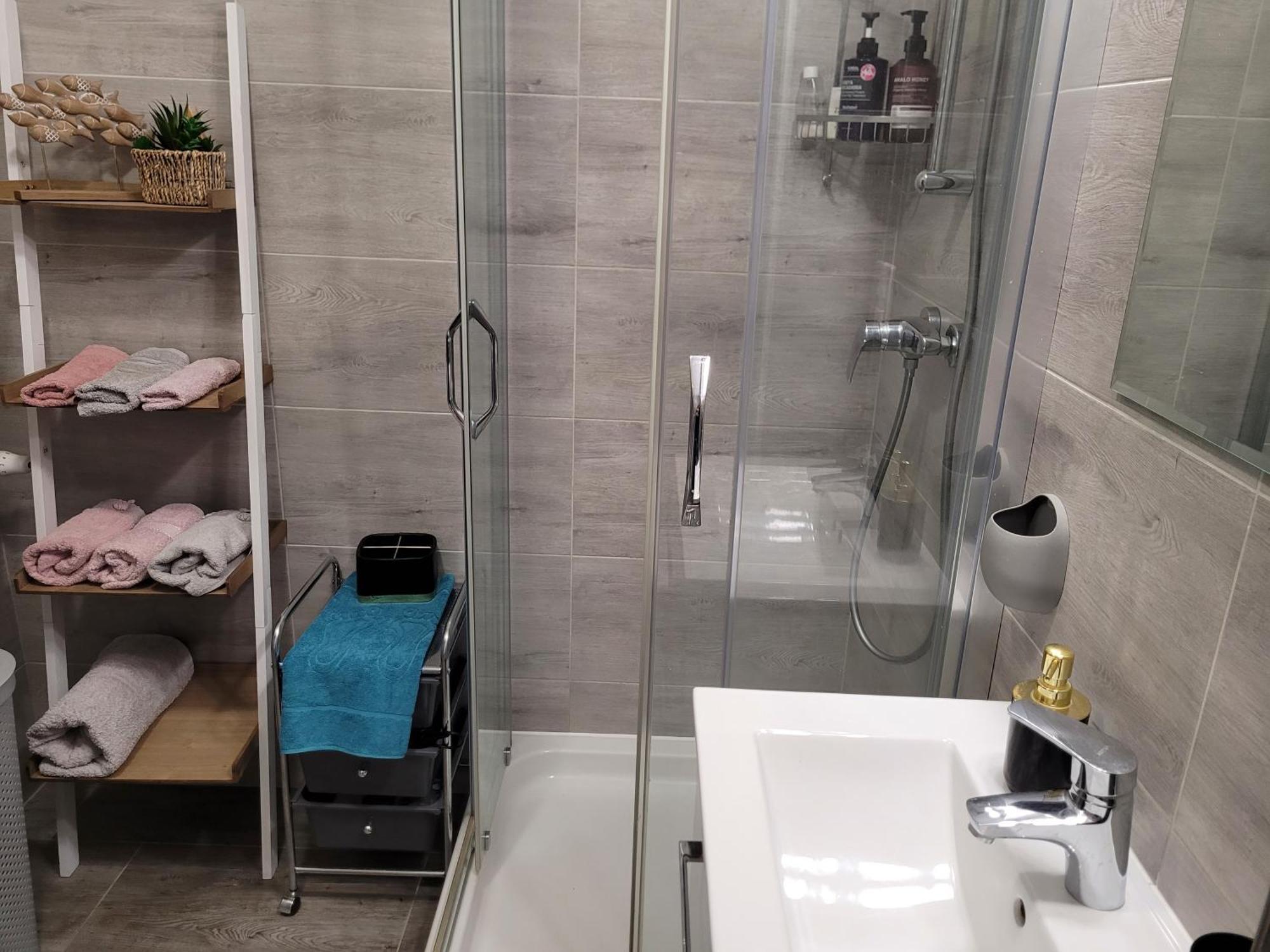 Apartament Lilla เยเลเนียกูรา ภายนอก รูปภาพ