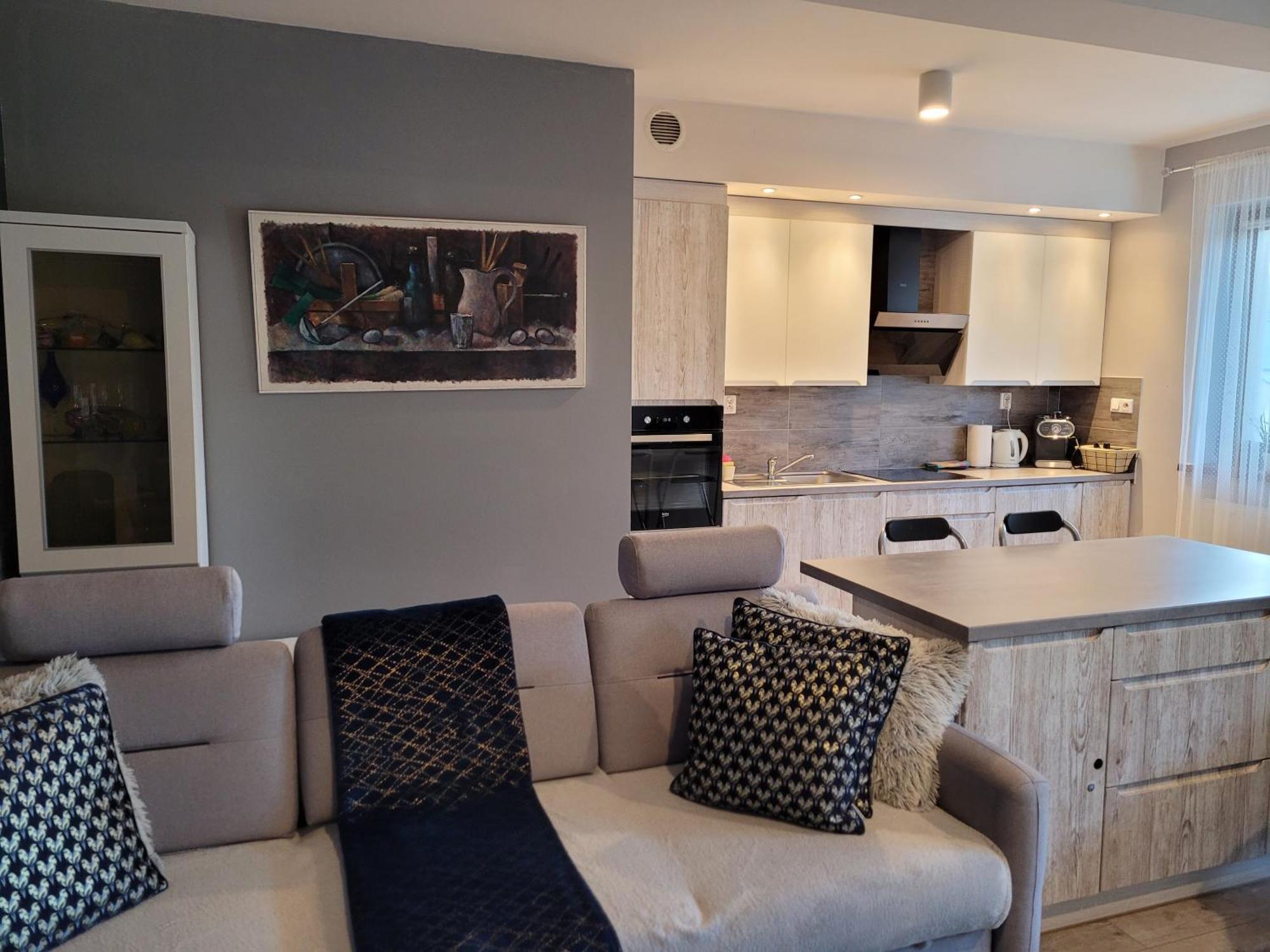 Apartament Lilla เยเลเนียกูรา ภายนอก รูปภาพ